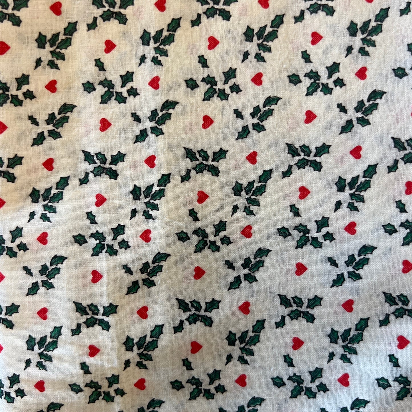 Classic Holly Berries & Hearts Cotton: 1.5 yds