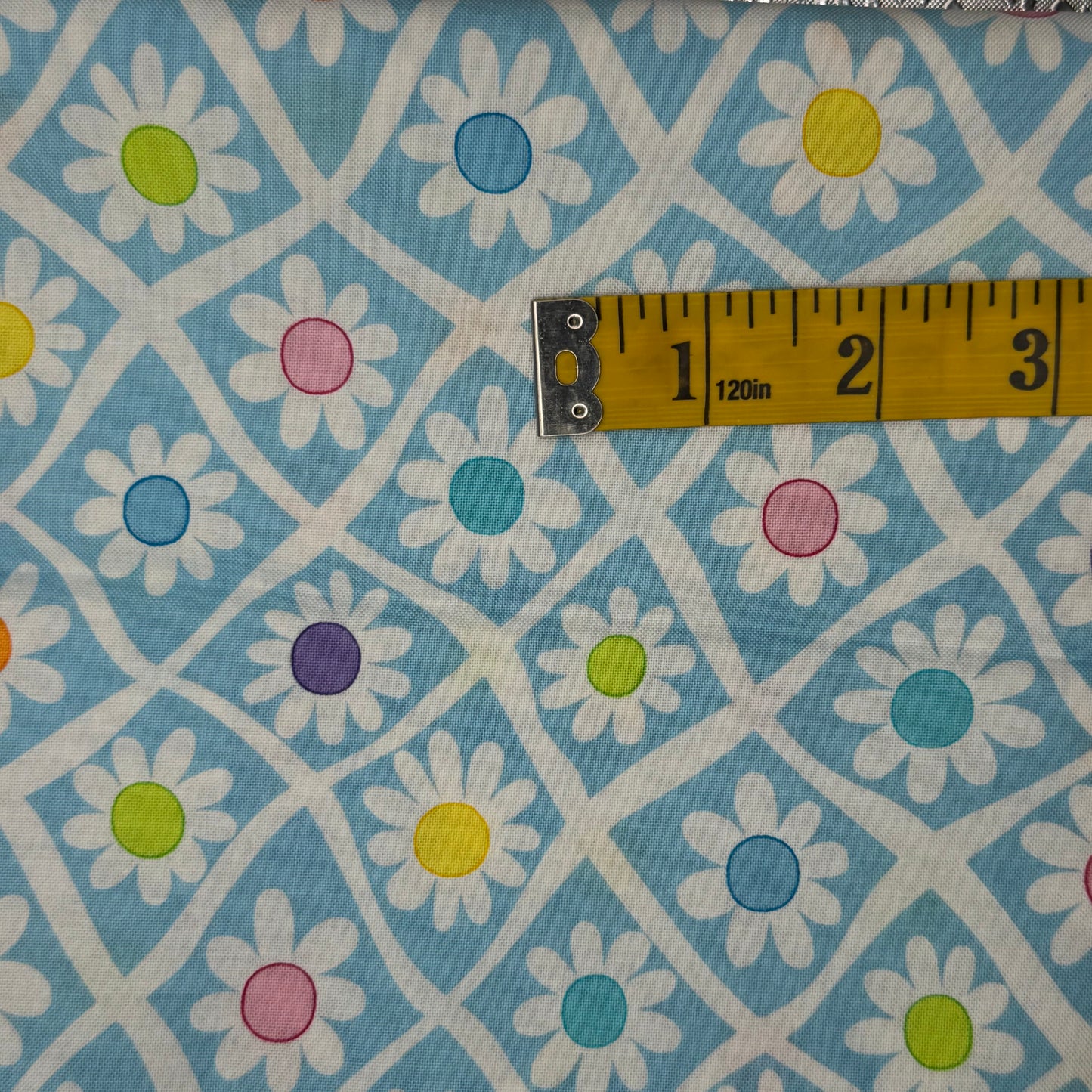 Light, Blue & White Groovy Floral Cotton: 1 yd