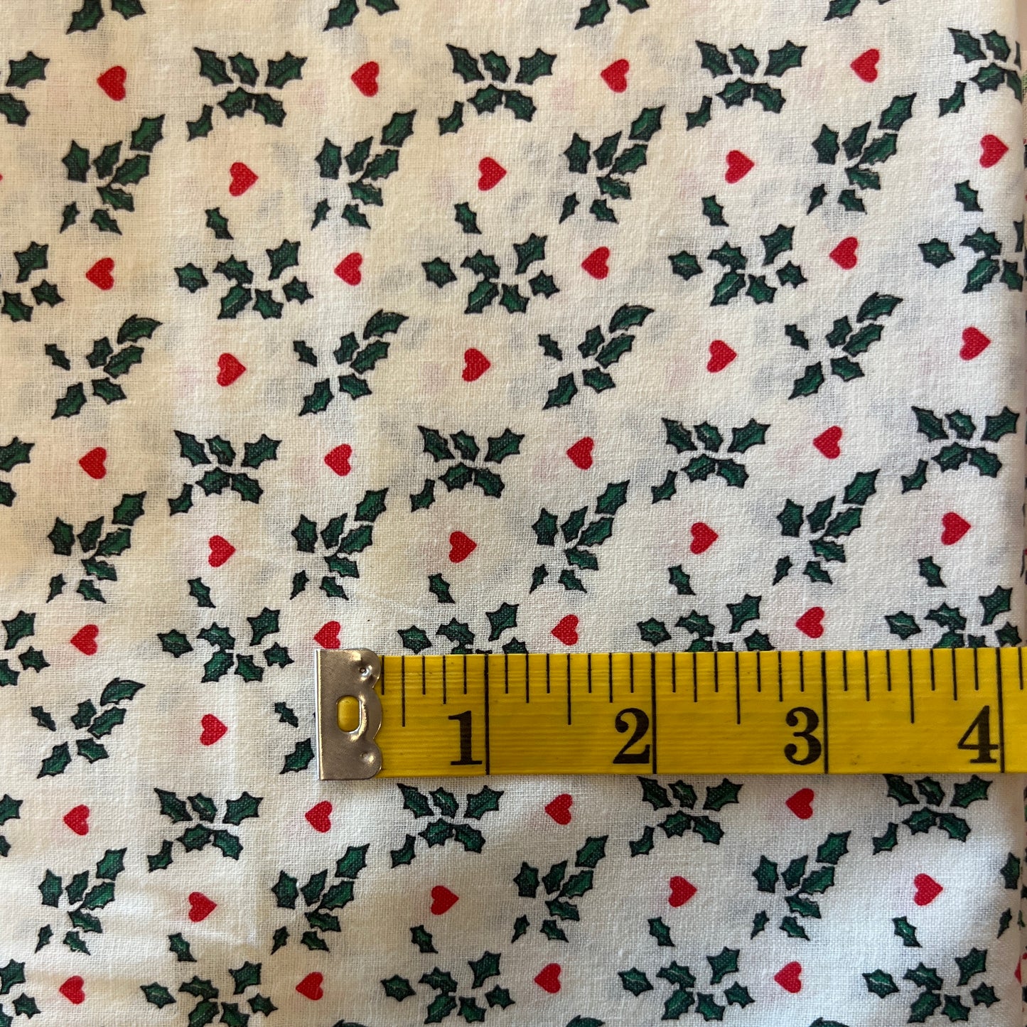 Classic Holly Berries & Hearts Cotton: 1.5 yds