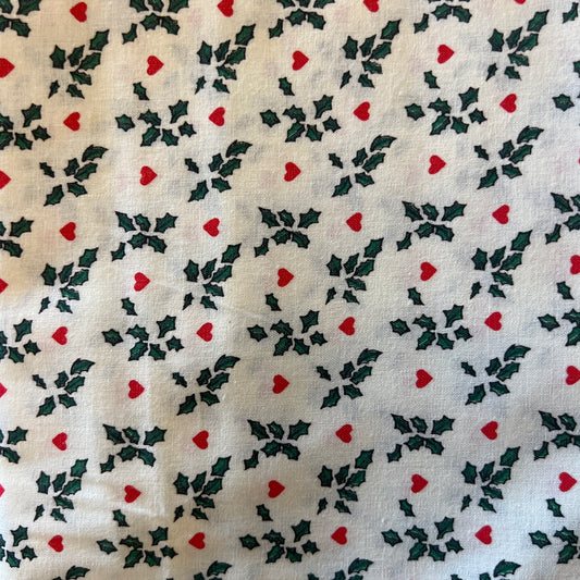 Classic Holly Berries & Hearts Cotton: 1.5 yds
