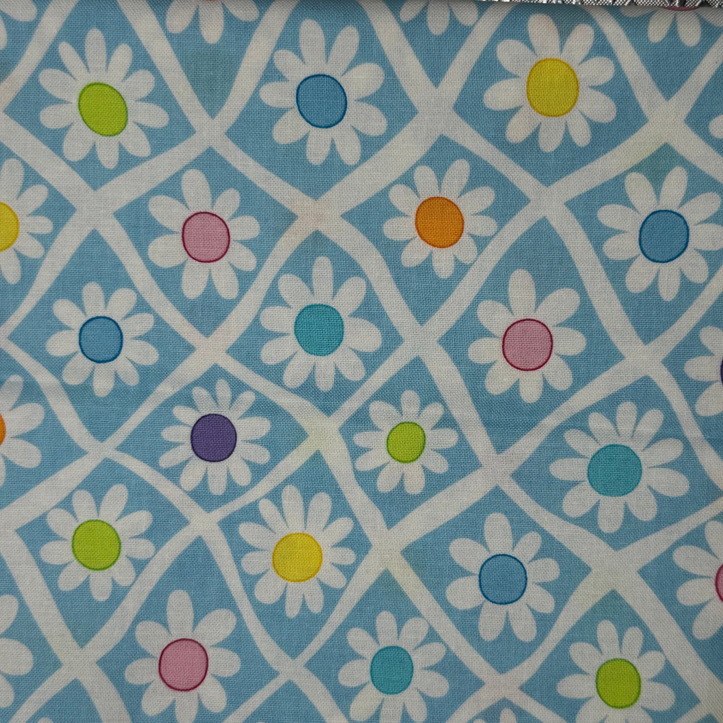Light, Blue & White Groovy Floral Cotton: 1 yd