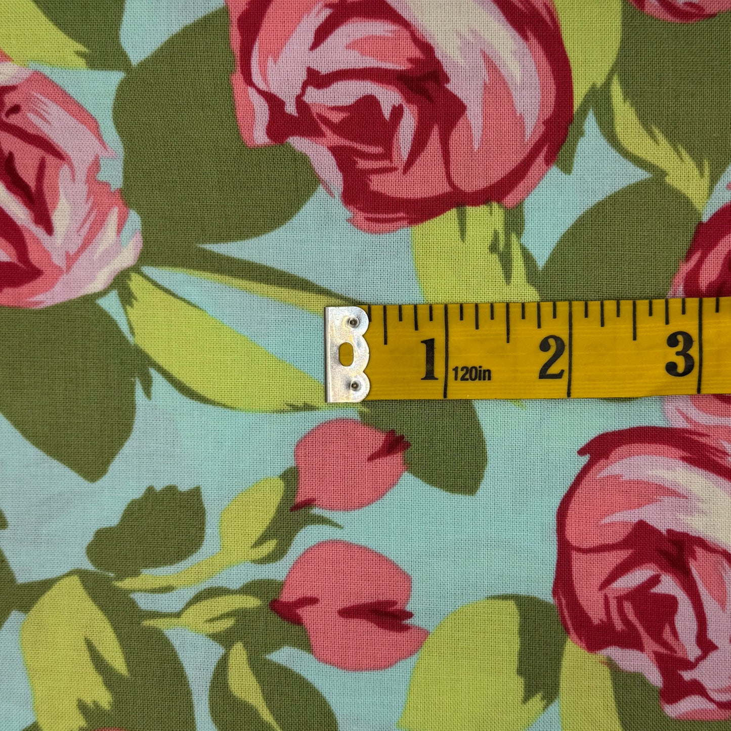 Tumble Roses Cotton Blend: 2.25 yds