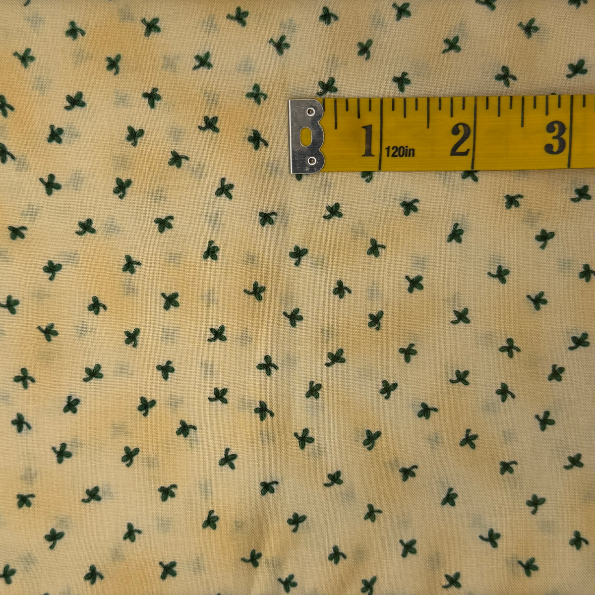 Mini Clover Cotton: 1 yd