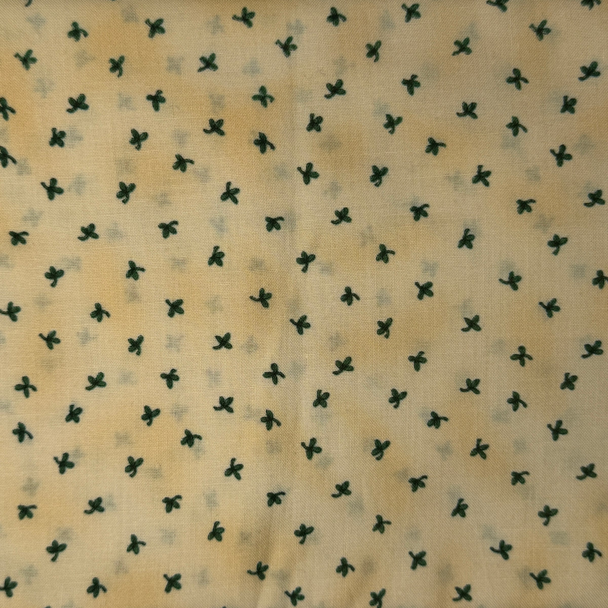 Mini Clover Cotton: 1 yd