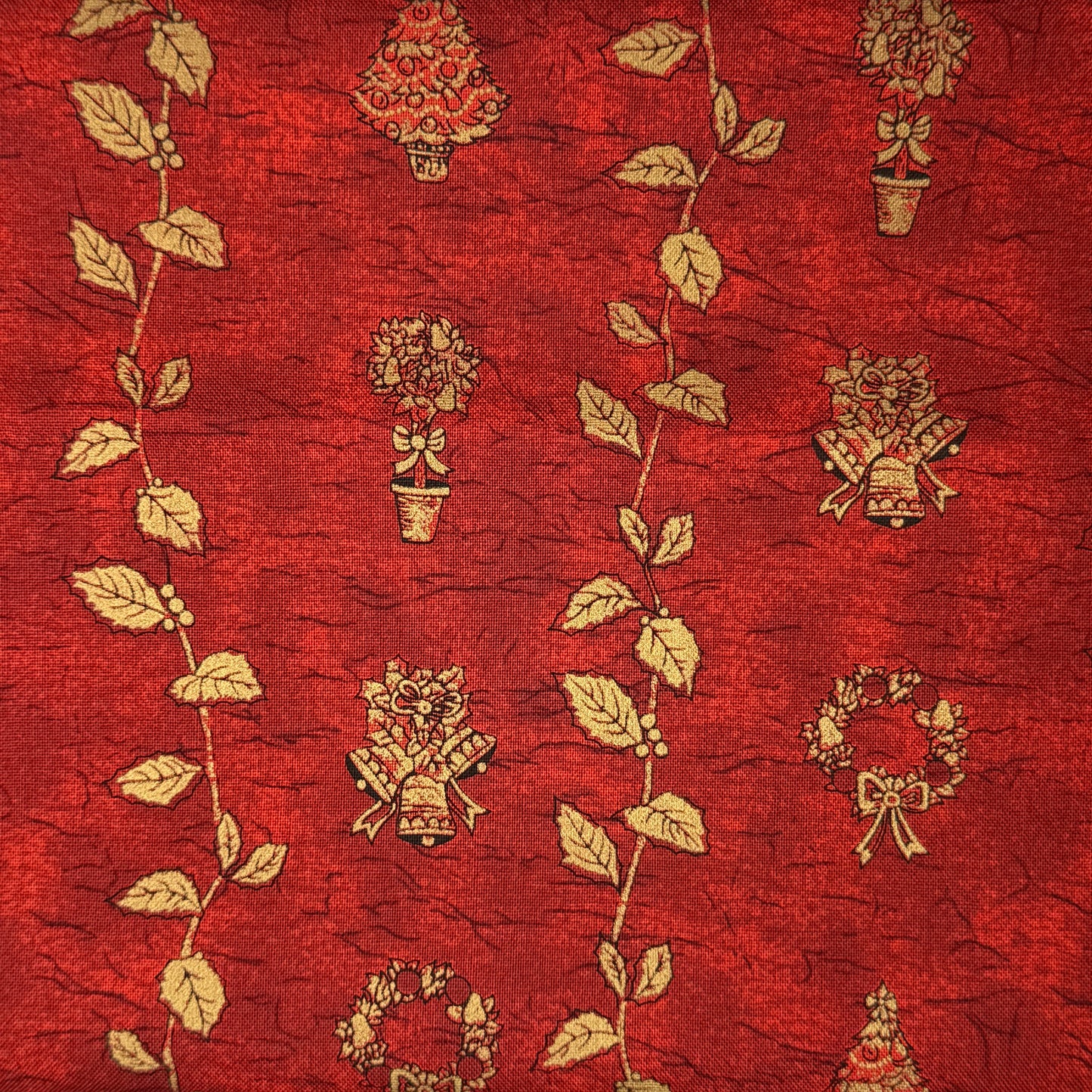 Red & Gold Holiday Greenery Cotton: 1.5 yds
